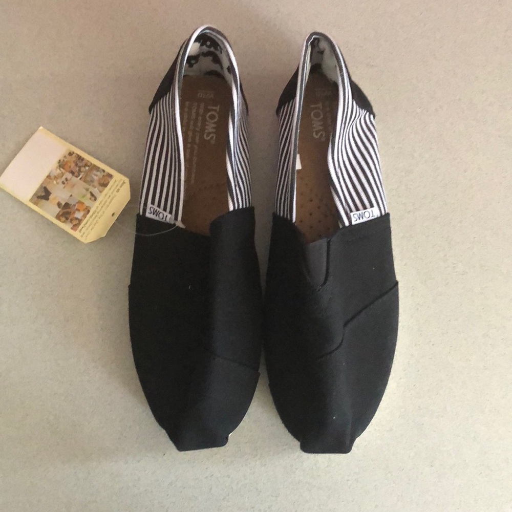 Brand new black Toms